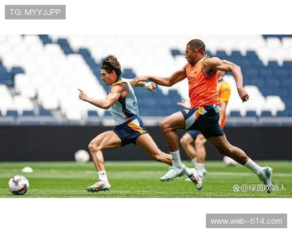 科莫主场龙迎战卡利亚里，黑马防线坚如磐石。